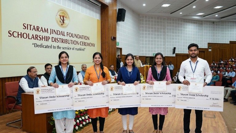 ಸೀತಾರಾಮ್ ಜಿಂದಾಲ್ ಸ್ಕಾಲರ್ಷಿಪ್ 2026: PUC ಇಂದ PG ವರೆಗೆ ತಿಂಗಳಿಗೆ ₹3,200 ವಿದ್ಯಾರ್ಥಿವೇತನ! ಅರ್ಜಿ ಸಲ್ಲಿಸುವ ಸಂಪೂರ್ಣ ಮಾಹಿತಿ